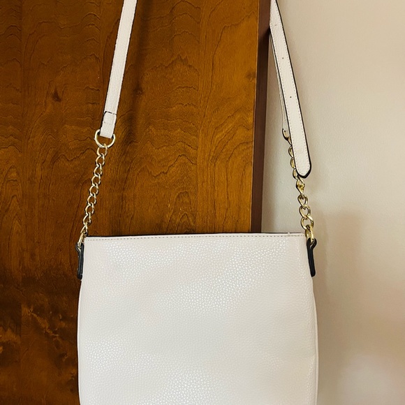 Anne Klein "Like New" Pebble Grain Leather Crossbody Bag in Cream Color - Picture 4 of 13